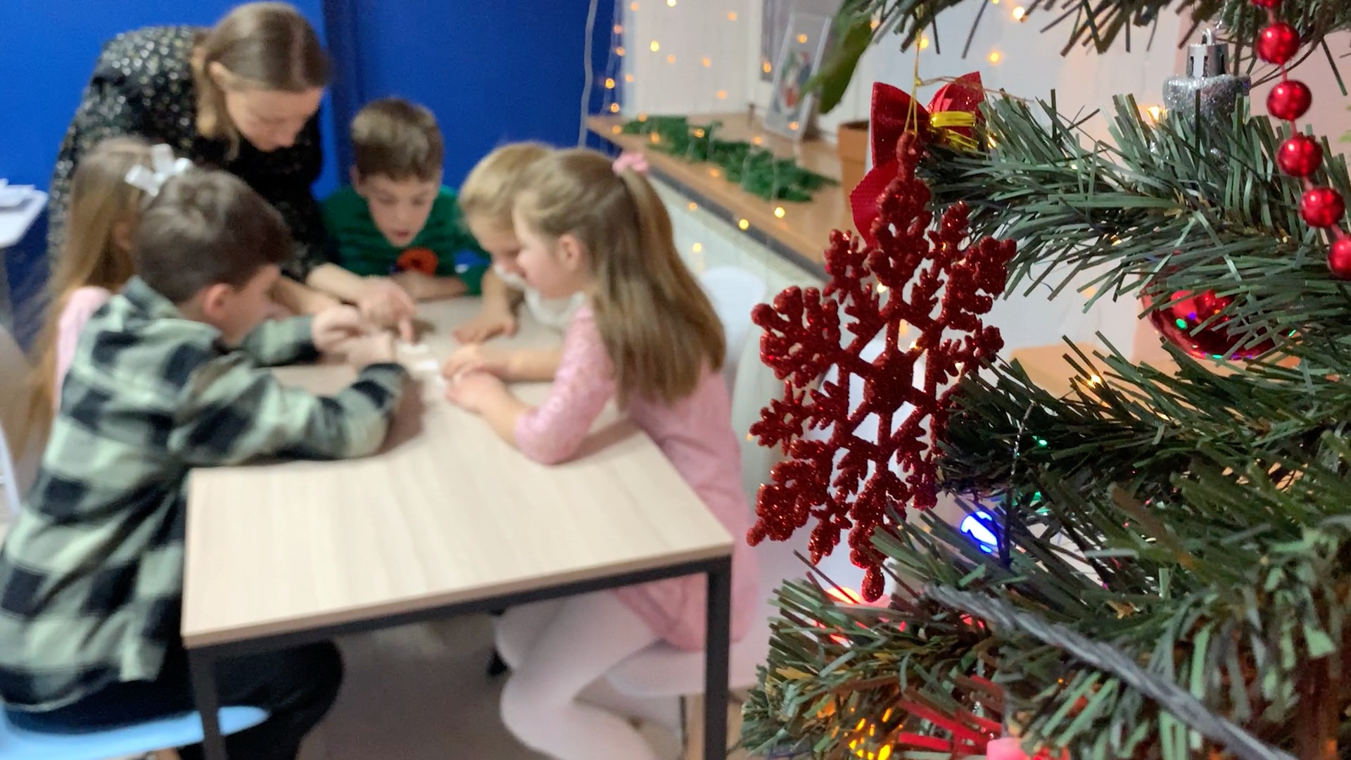 Поздравляем с наступающим Новым годом!