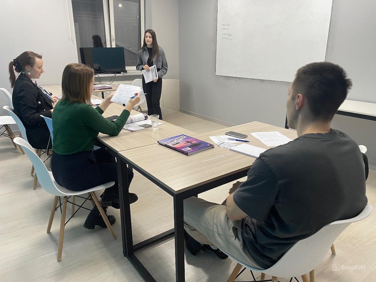 Английский для взрослых: как мы учим слова в группах, чтобы они навсегда оставались в памяти